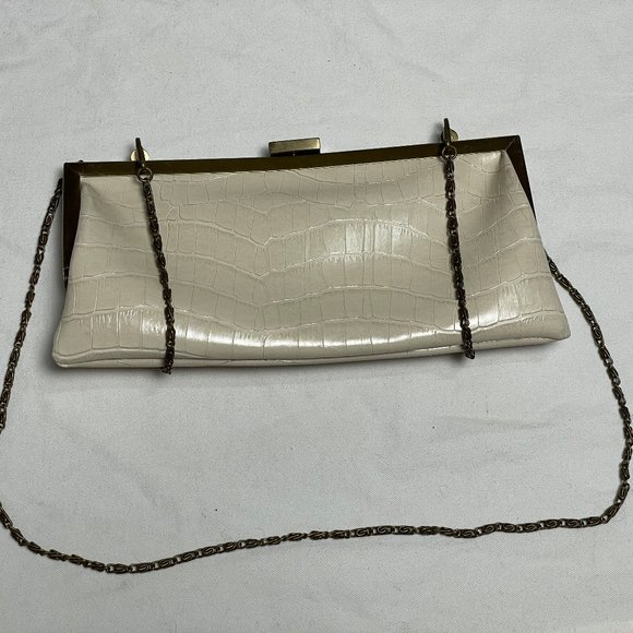 Vintage Bandolino White Scaled Clasp Frame Purse with Chain strap - Picture 2 of 2